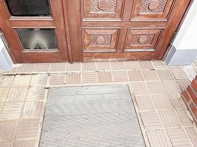 地域のお客様/玄関前の“水たまり”を解消!