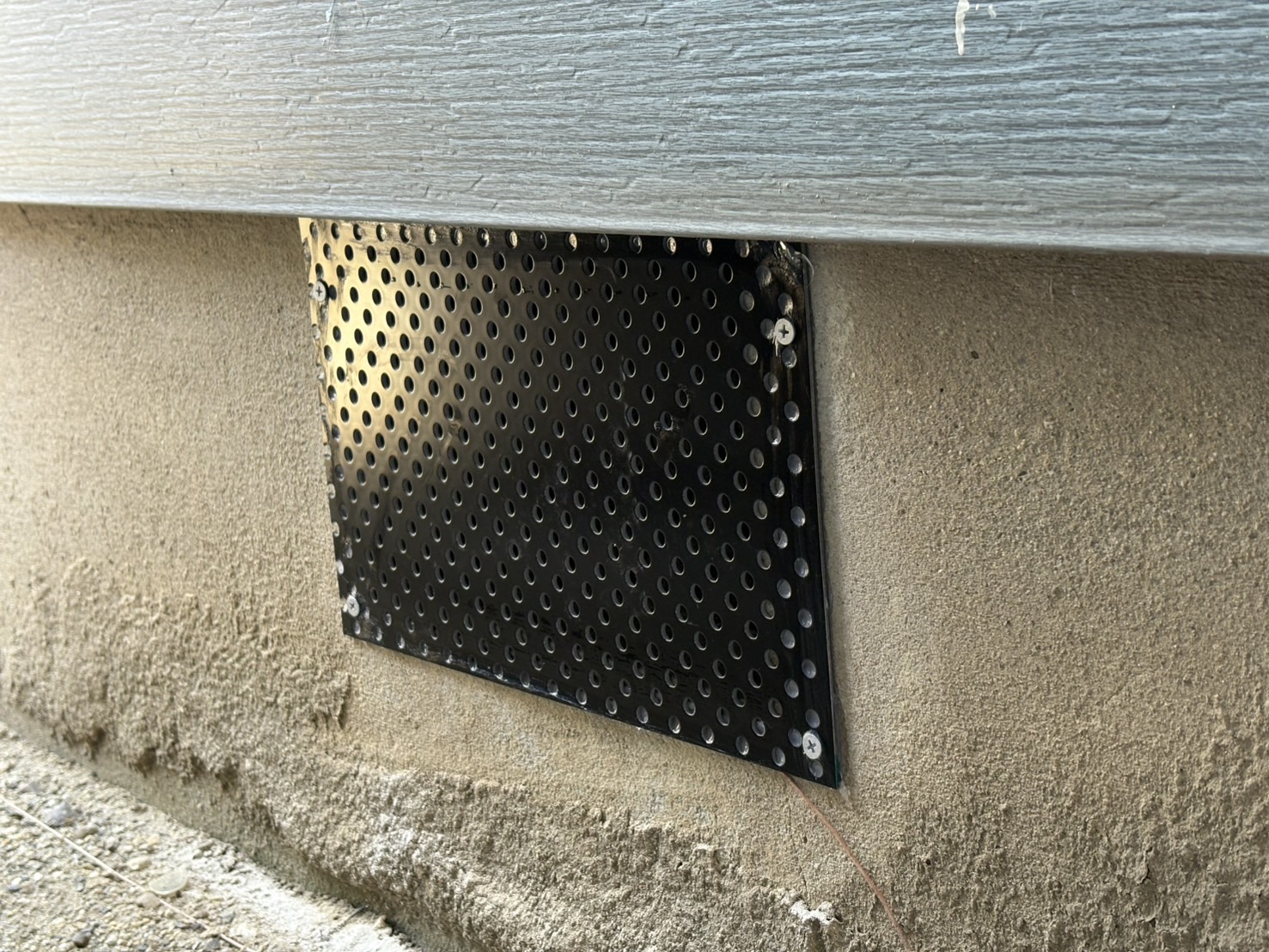 害獣侵入防止対策|床下通気口 網取付工事